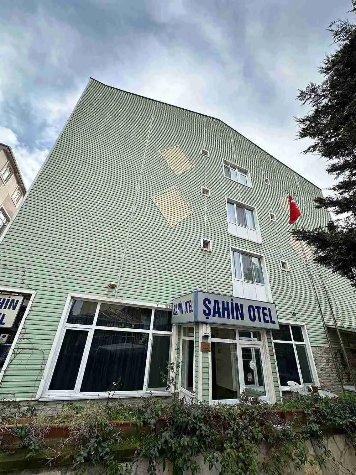 Şahin Otel